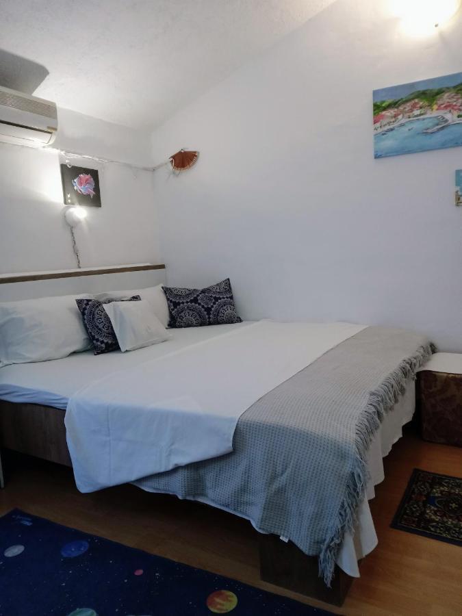 Apartment Ma'Re Supetar Bagian luar foto