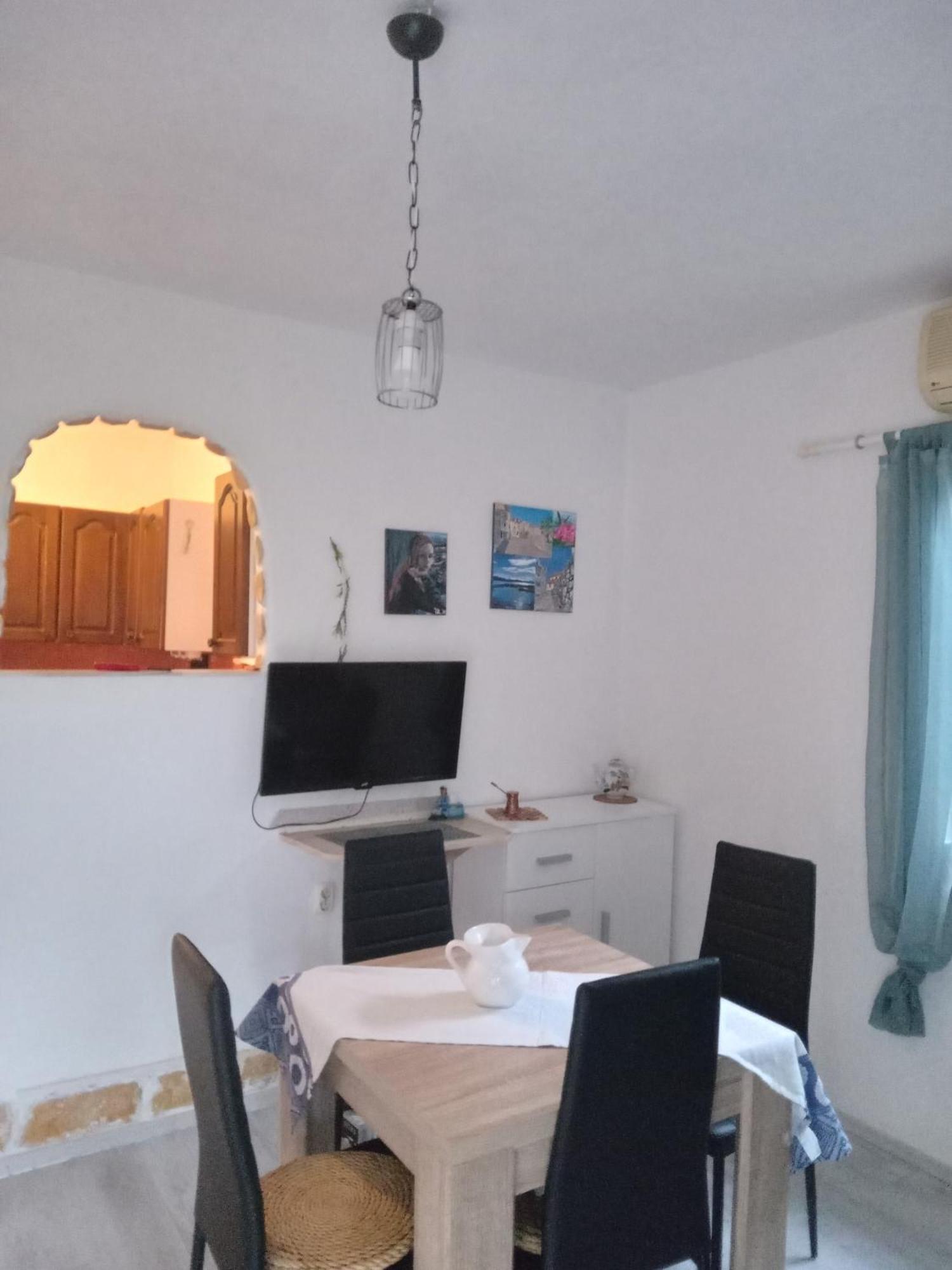 Apartment Ma'Re Supetar Bagian luar foto