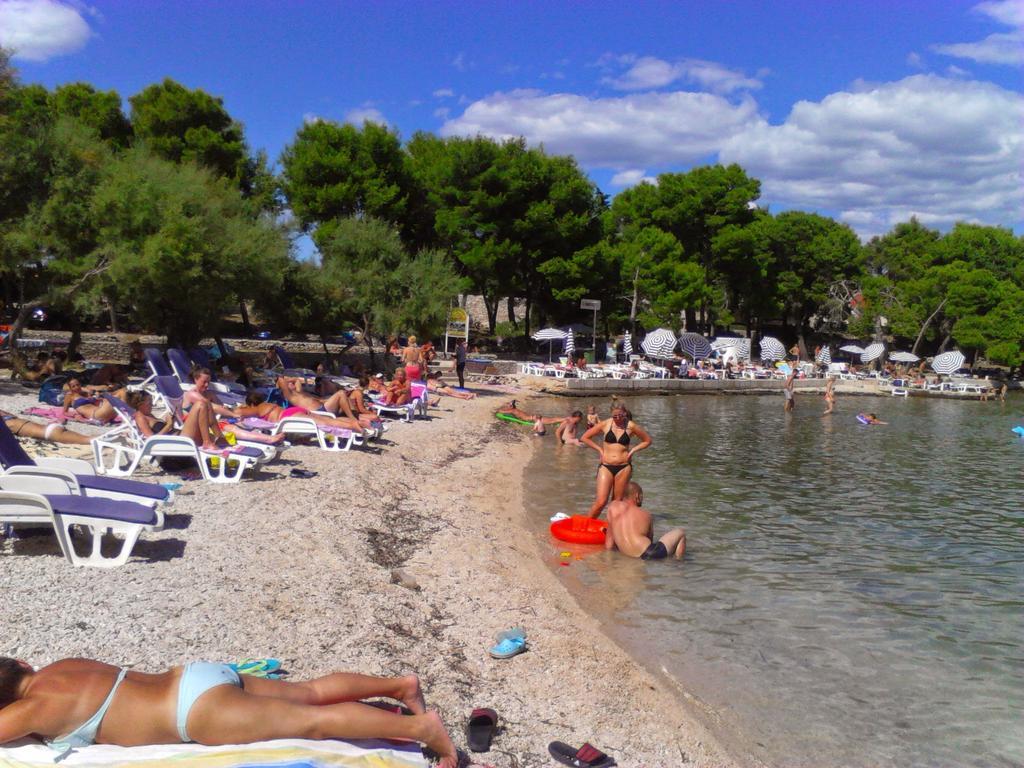 Apartment Ma'Re Supetar Bagian luar foto