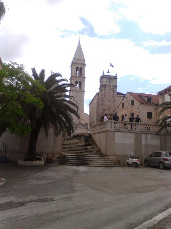 Apartment Ma'Re Supetar Bagian luar foto