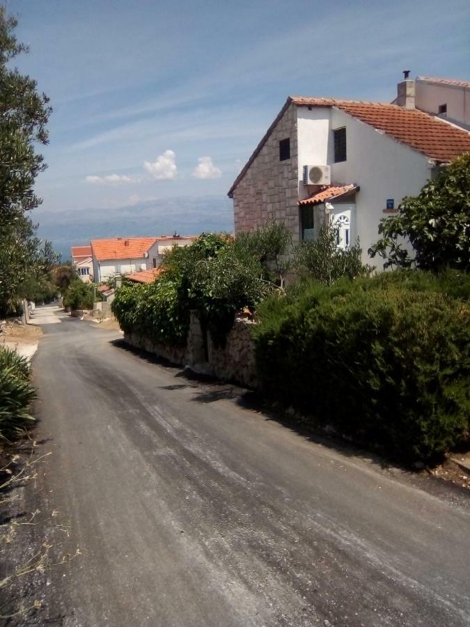 Apartment Ma'Re Supetar Bagian luar foto