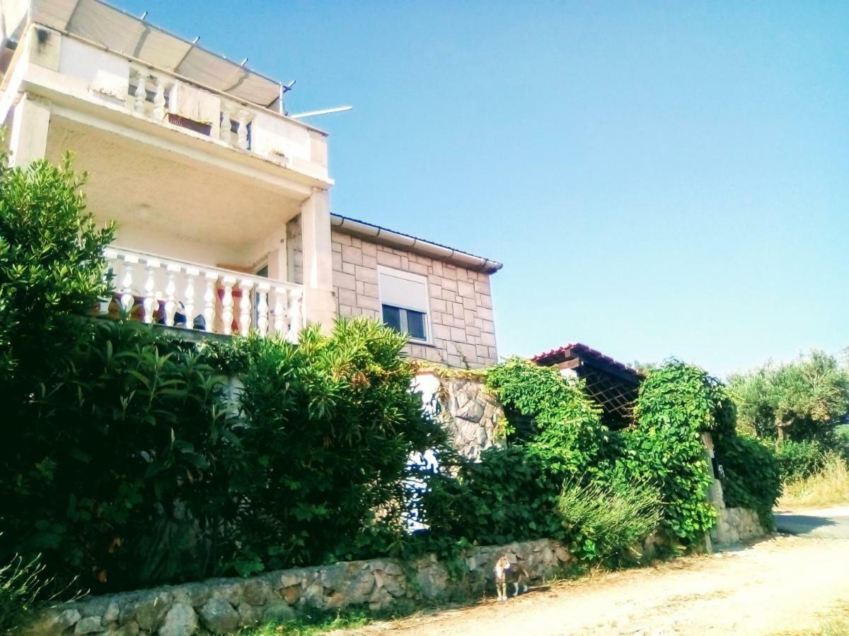 Apartment Ma'Re Supetar Bagian luar foto